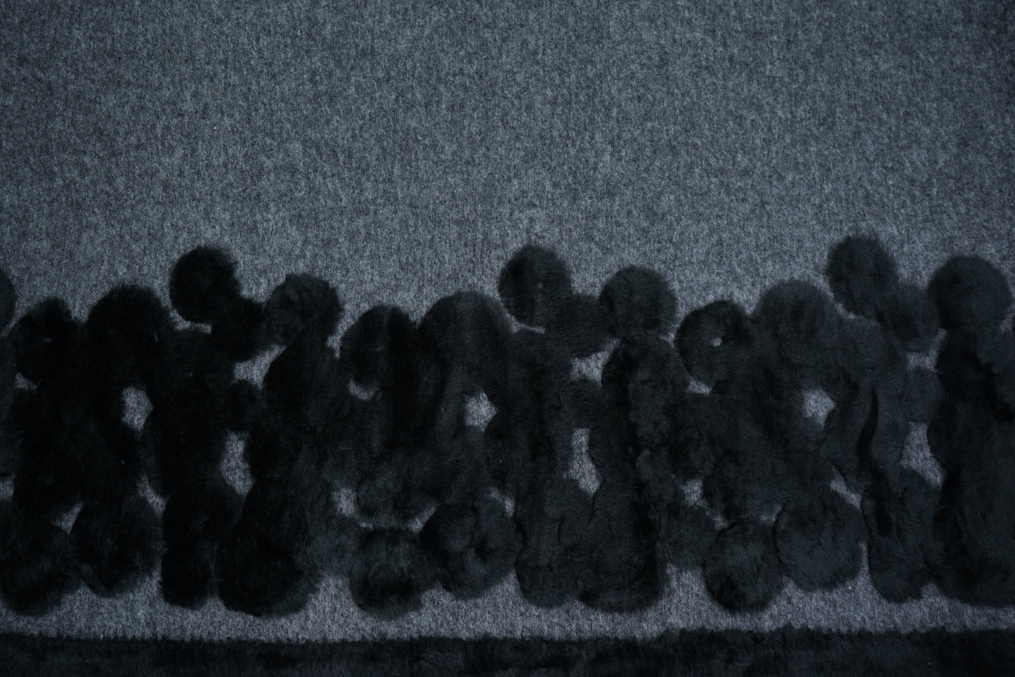 Walkloden grau mit Fellimitat Bordüre